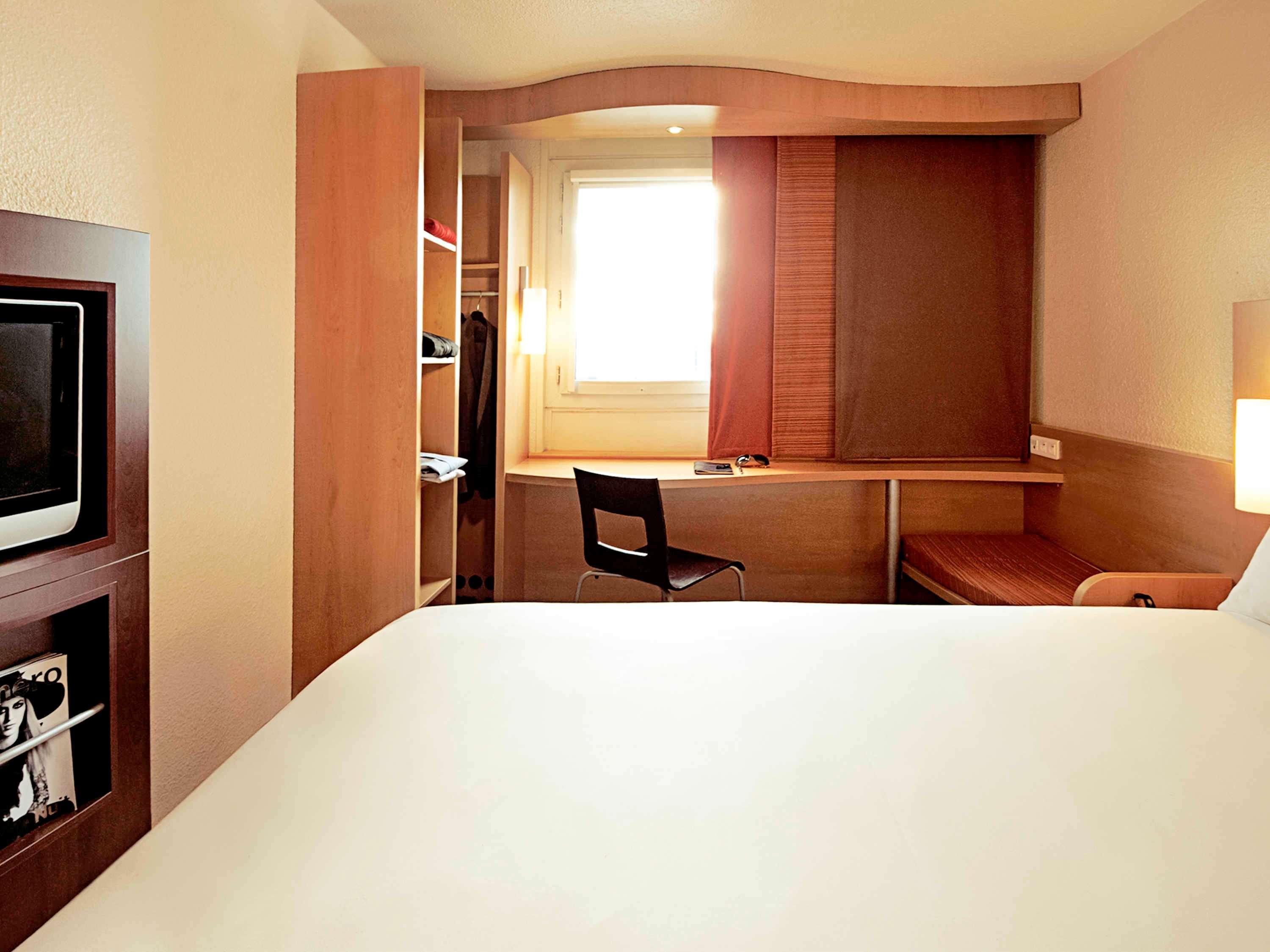 Hotel Ibis Marseille Centre Gare Saint Charles Exterior foto