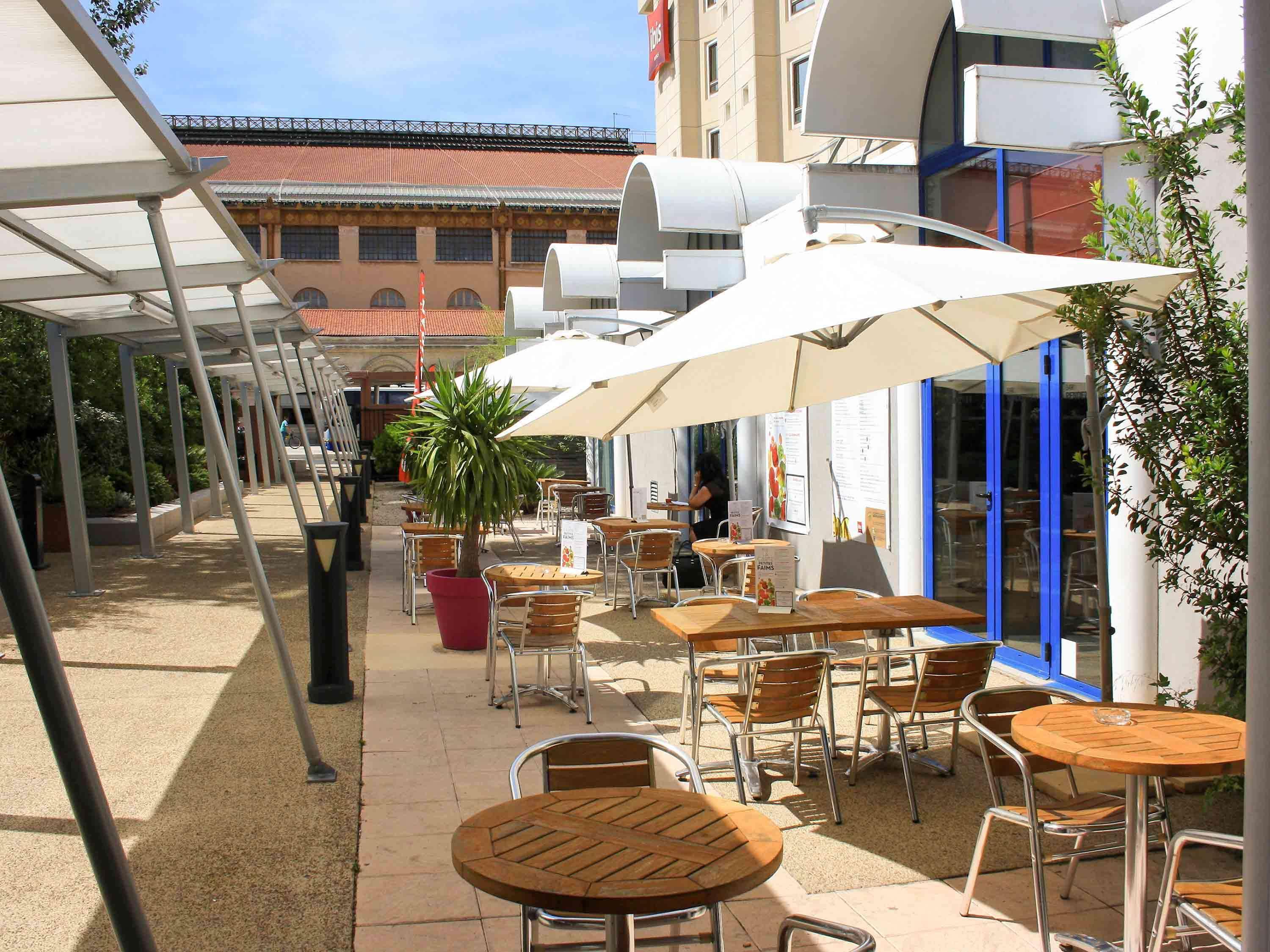 Hotel Ibis Marseille Centre Gare Saint Charles Exterior foto
