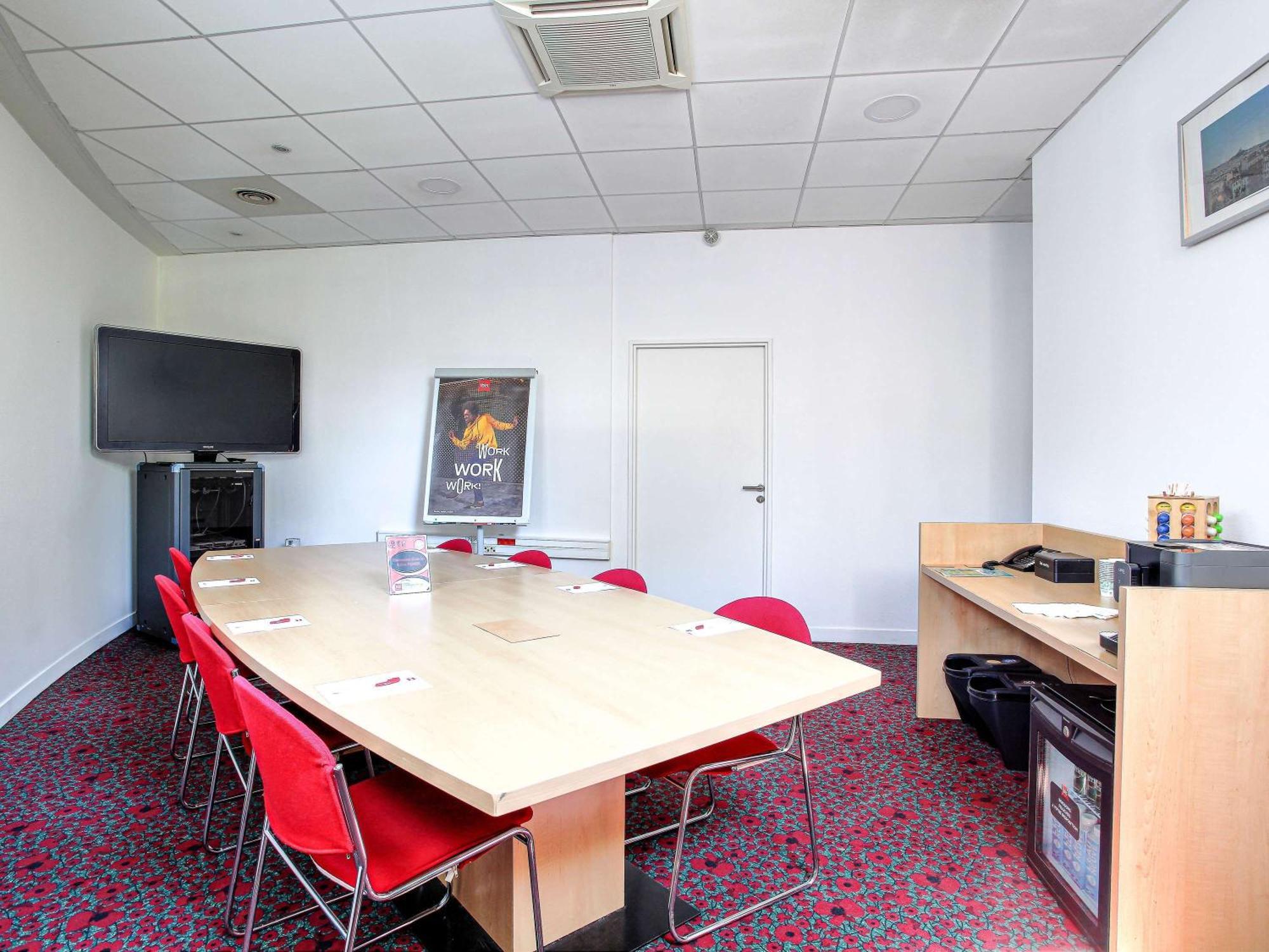 Hotel Ibis Marseille Centre Gare Saint Charles Exterior foto