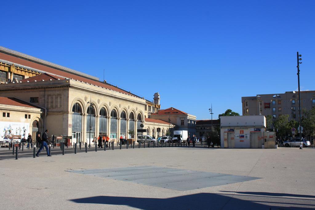 Hotel Ibis Marseille Centre Gare Saint Charles Exterior foto