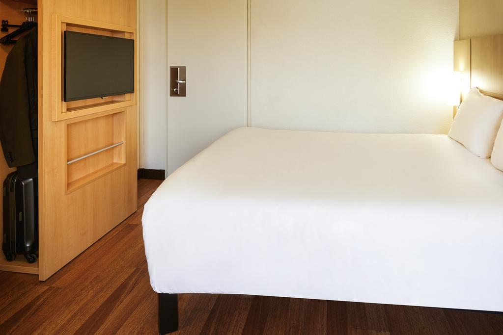 Hotel Ibis Marseille Centre Gare Saint Charles Exterior foto